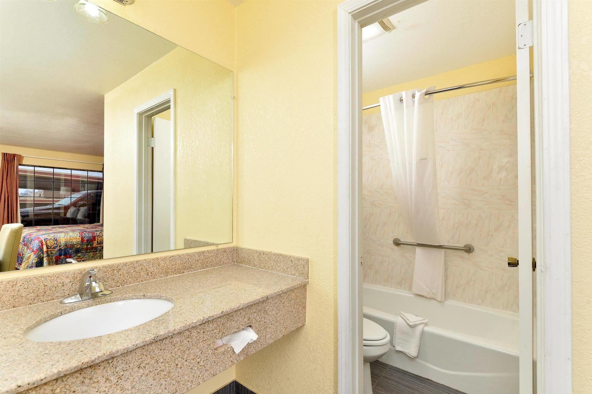 Stadium Motel Lubbock Bagian luar foto