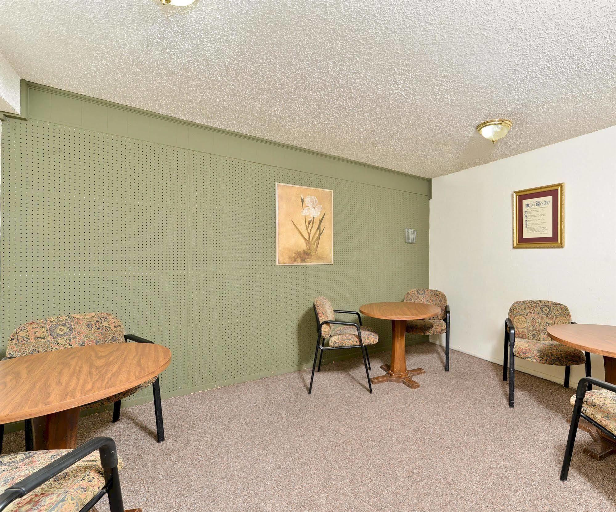Stadium Motel Lubbock Bagian luar foto