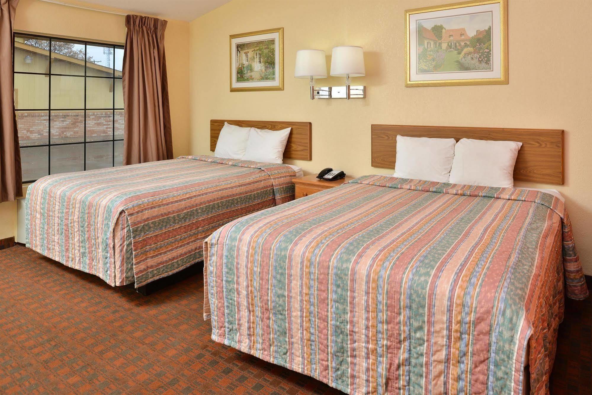 Stadium Motel Lubbock Bagian luar foto